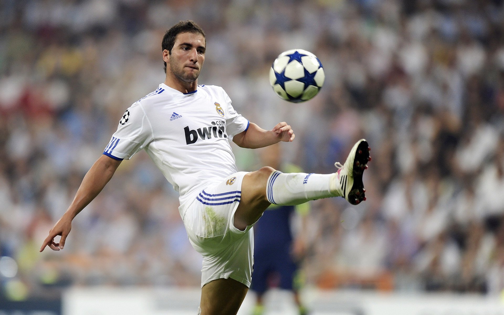 中国米兰官方-C罗回应转会传闻称专注当前每一场球，c罗最新转会动向