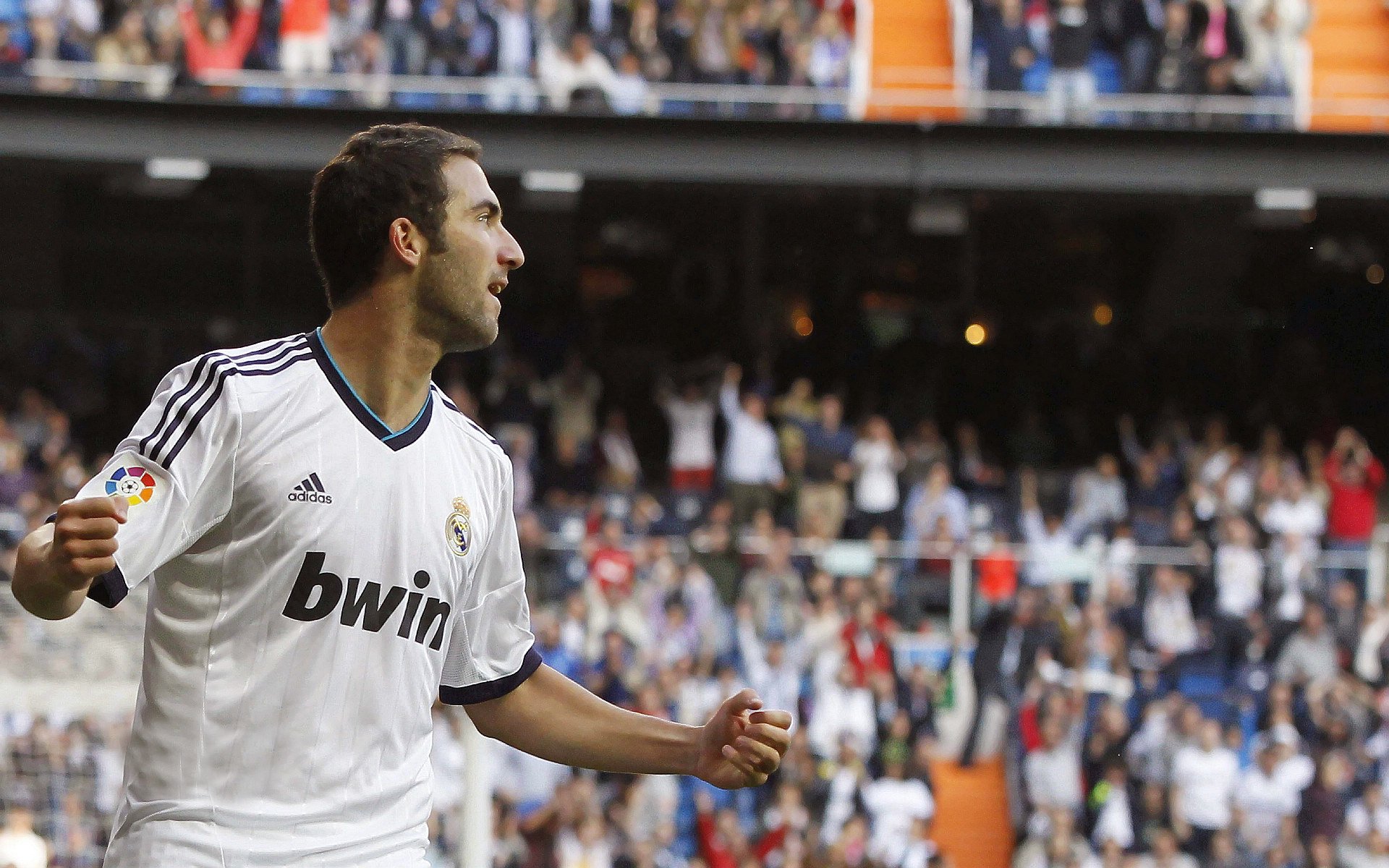 米兰官方网站-“亚戈·卡尔曼：阿根廷橄榄球的未来巨星，值得期待的全能球员”